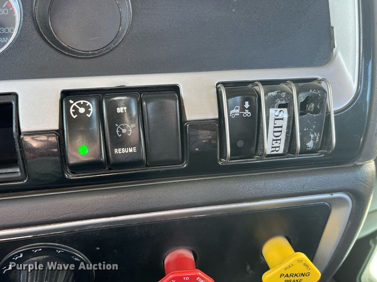 image for item DP2112 2006 Kenworth T800  semi truck