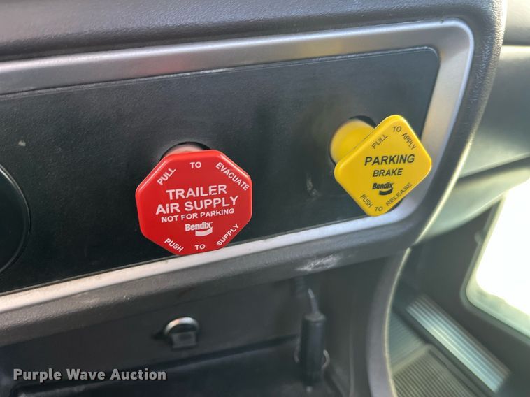 image for item DP2112 2006 Kenworth T800  semi truck