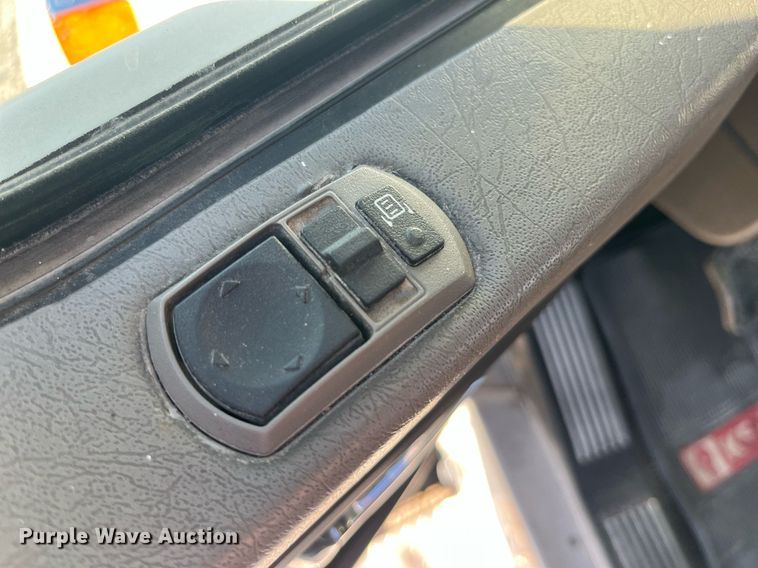 image for item DP2112 2006 Kenworth T800  semi truck