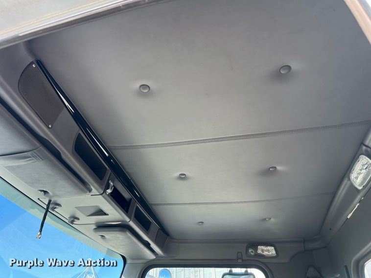 image for item DP2112 2006 Kenworth T800  semi truck