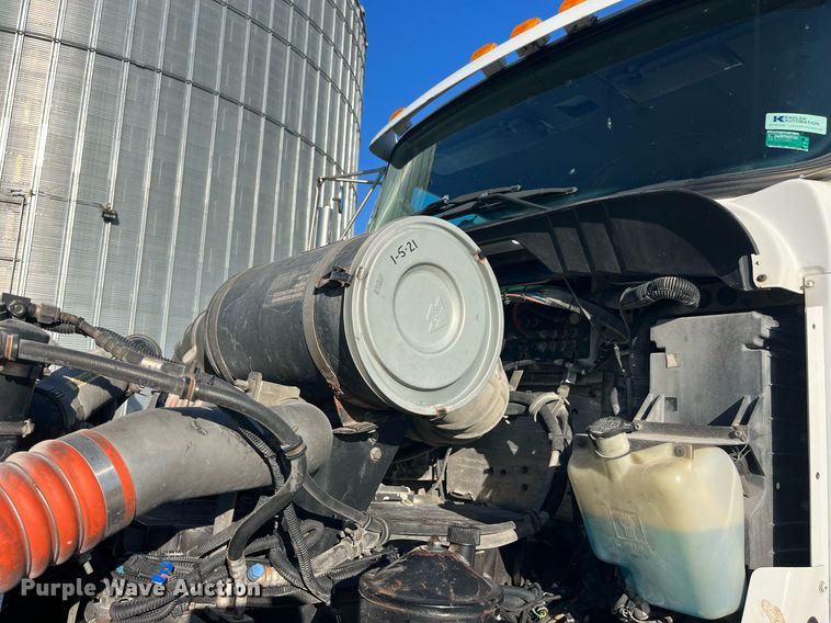 image for item DP2112 2006 Kenworth T800  semi truck