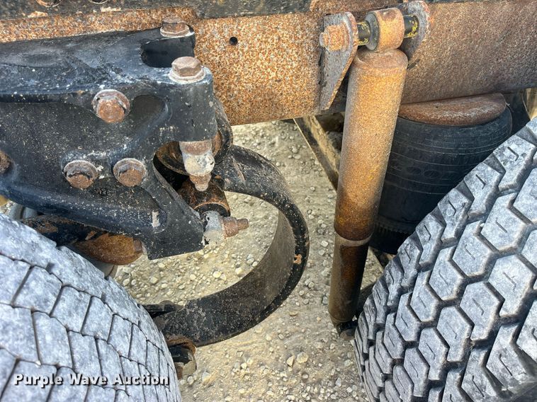 image for item DP2112 2006 Kenworth T800  semi truck