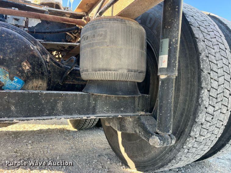 image for item DP2112 2006 Kenworth T800  semi truck