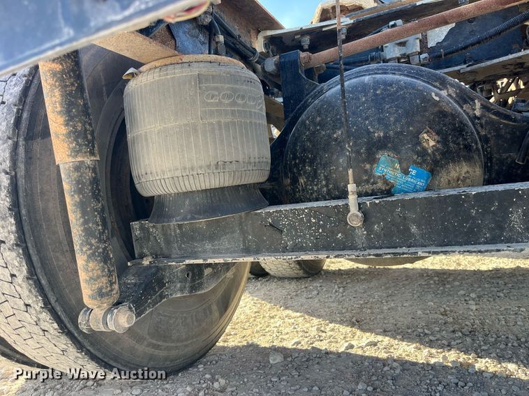 image for item DP2112 2006 Kenworth T800  semi truck