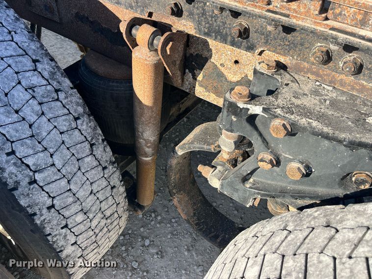 image for item DP2112 2006 Kenworth T800  semi truck