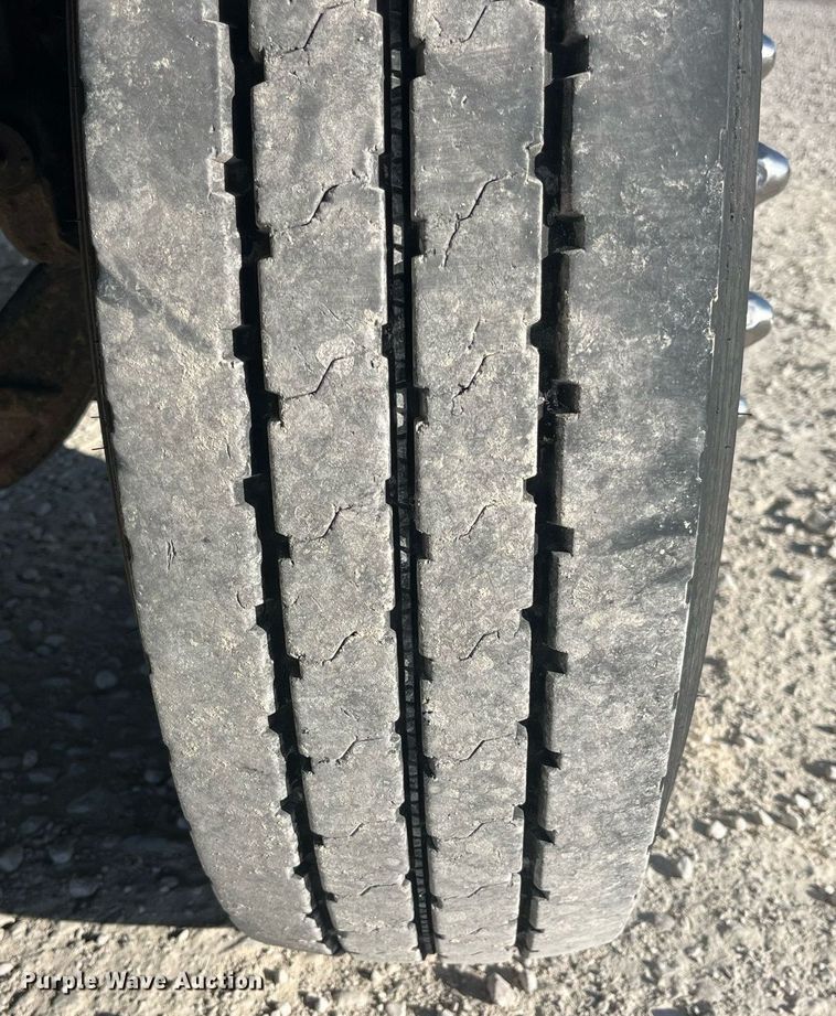 image for item DP2112 2006 Kenworth T800  semi truck