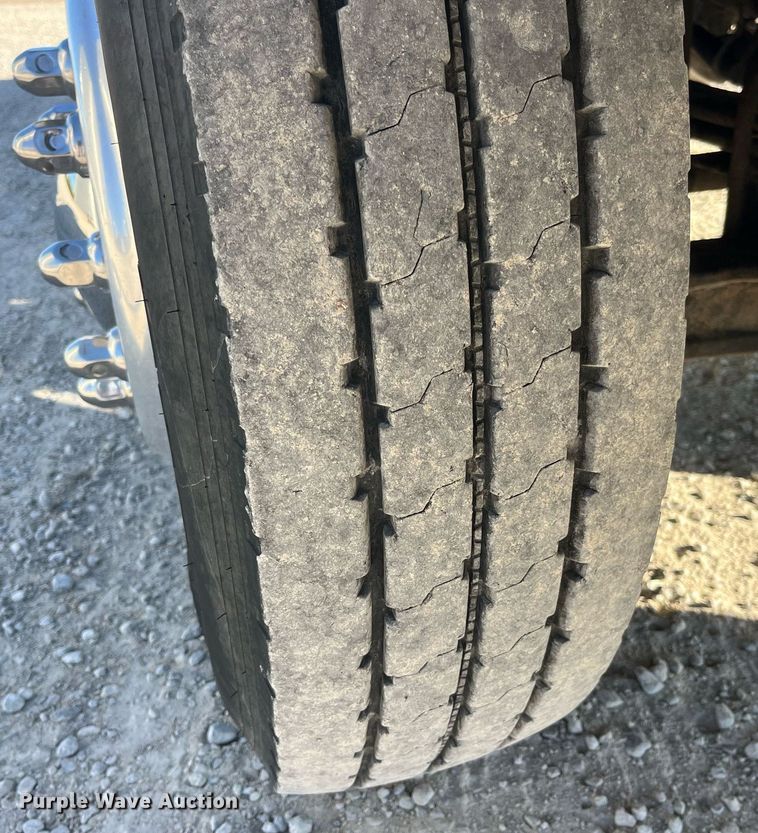 image for item DP2112 2006 Kenworth T800  semi truck