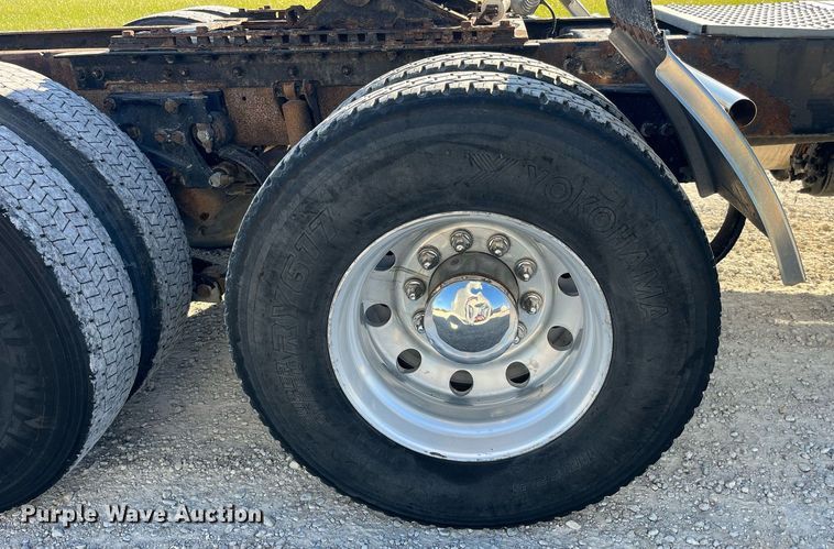 image for item DP2112 2006 Kenworth T800  semi truck