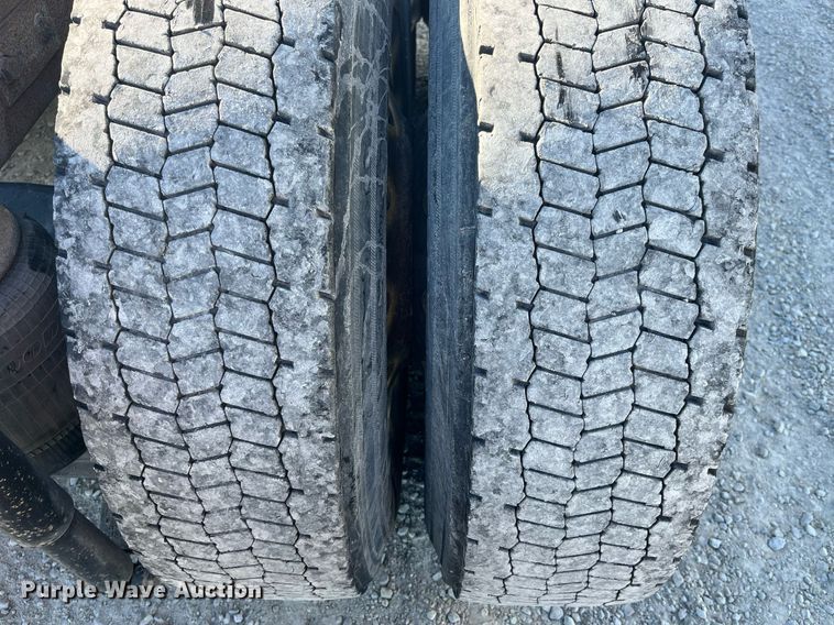 image for item DP2112 2006 Kenworth T800  semi truck