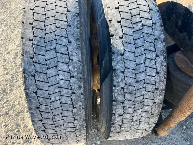 image for item DP2112 2006 Kenworth T800  semi truck