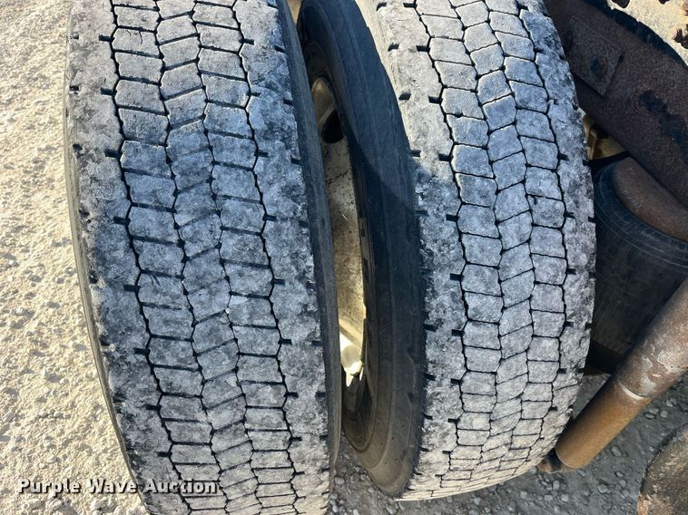 image for item DP2112 2006 Kenworth T800  semi truck