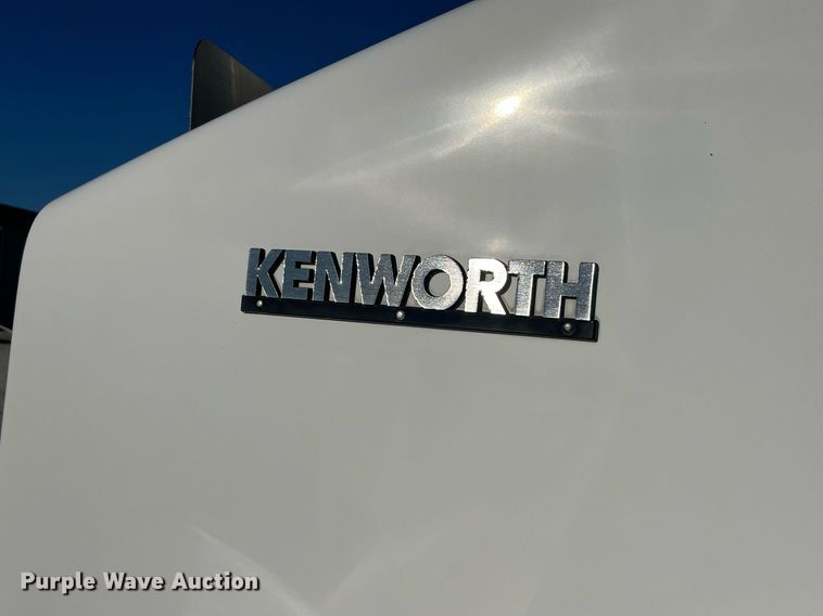 image for item DP2112 2006 Kenworth T800  semi truck