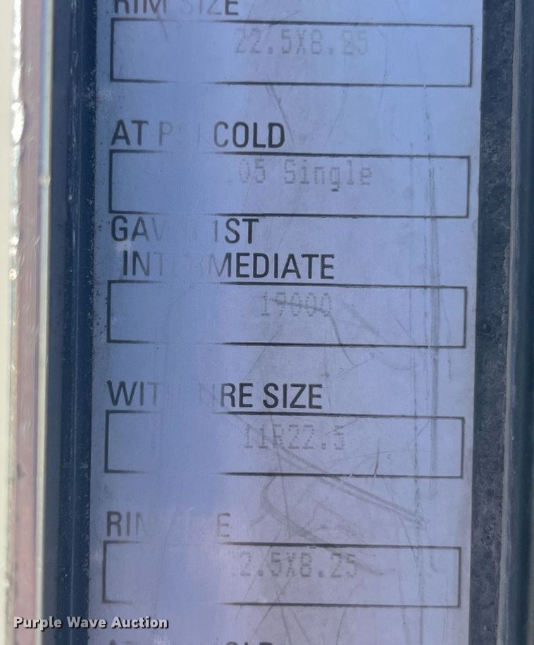 image for item DP2112 2006 Kenworth T800  semi truck