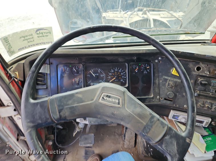 image for item DP2480 1999 Volvo WG64  roll-off container truck