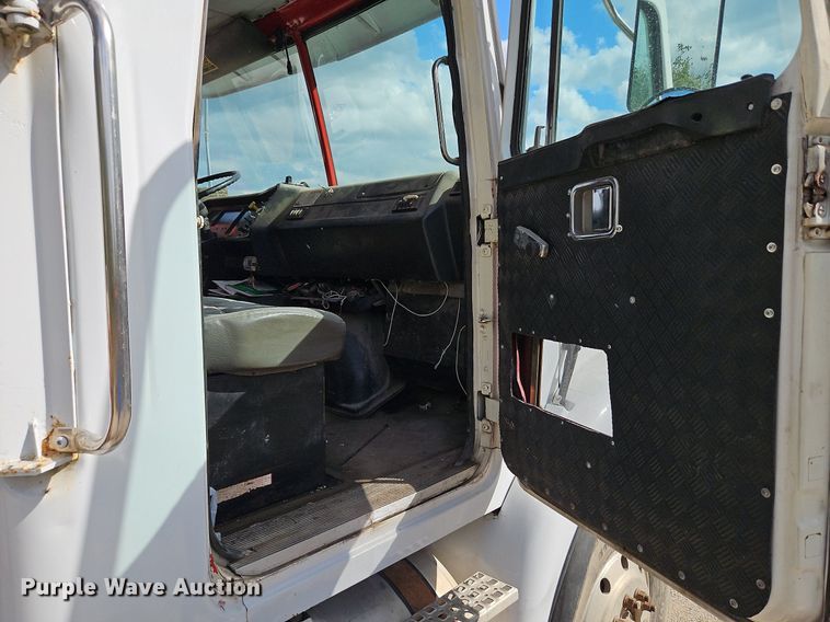 image for item DP2480 1999 Volvo WG64  roll-off container truck