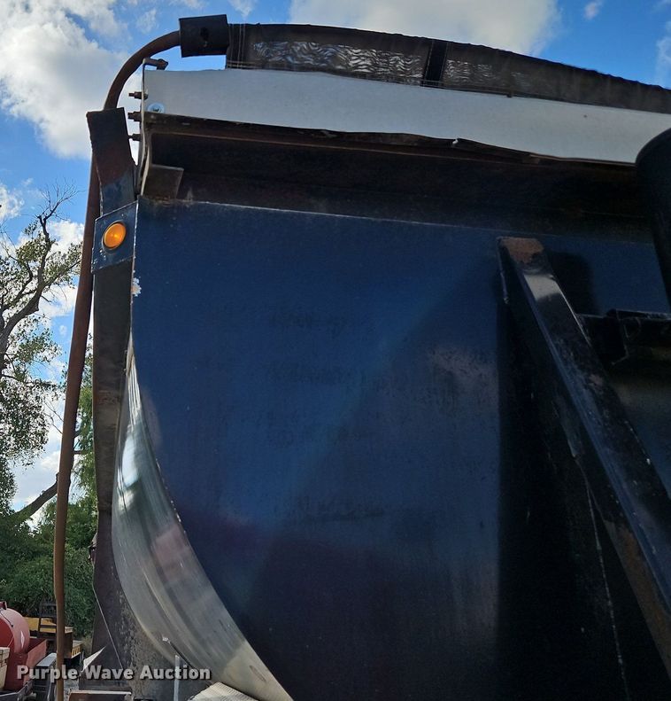 image for item DP2481 2001 Clement RKMS2827-AIR  end dump trailer