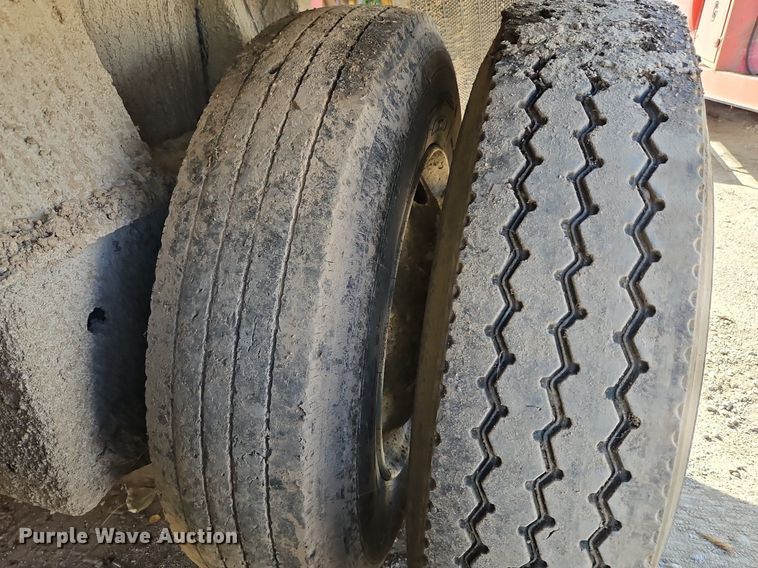 image for item DP2481 2001 Clement RKMS2827-AIR  end dump trailer