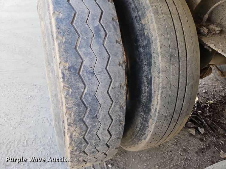 image for item DP2481 2001 Clement RKMS2827-AIR  end dump trailer