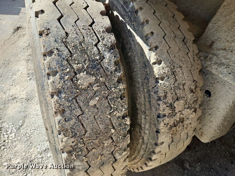 image for item DP2481 2001 Clement RKMS2827-AIR  end dump trailer