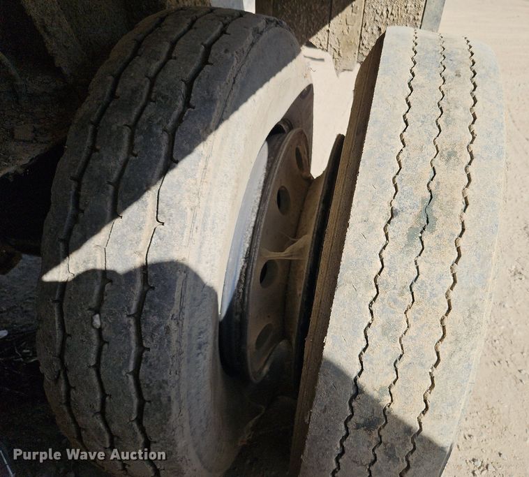 image for item DP2481 2001 Clement RKMS2827-AIR  end dump trailer