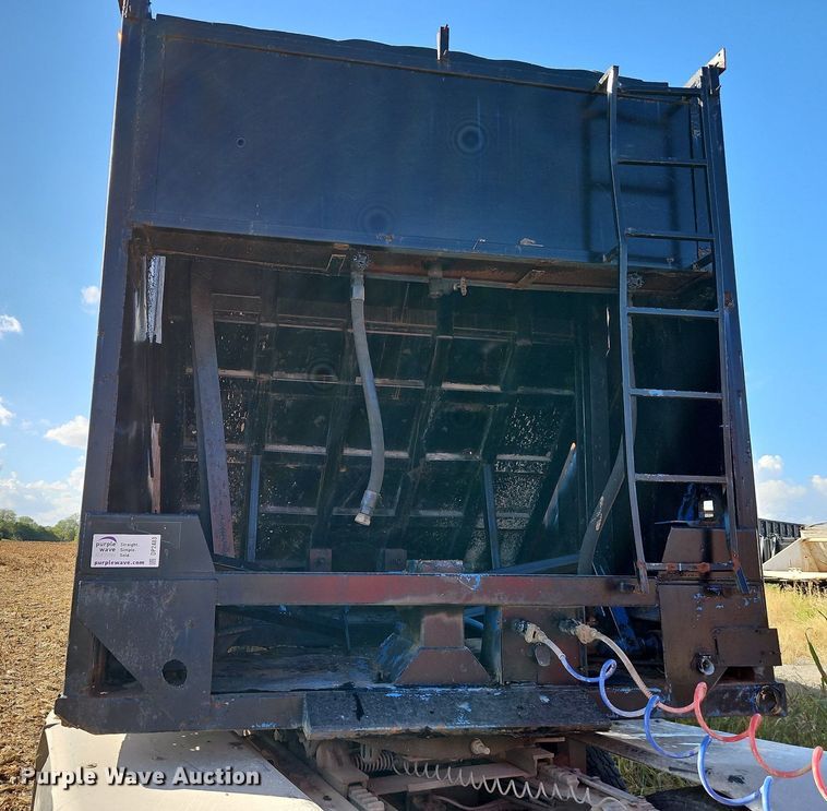 image for item DP2483 1996 Steco SEC38696  refuse trailer