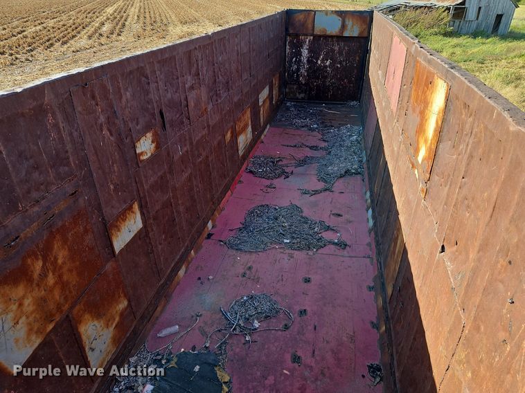 image for item DP2483 1996 Steco SEC38696  refuse trailer