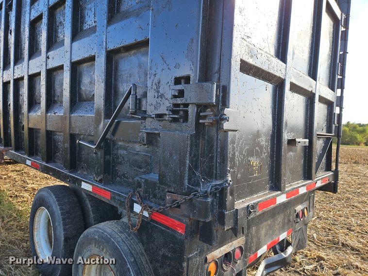 image for item DP2483 1996 Steco SEC38696  refuse trailer