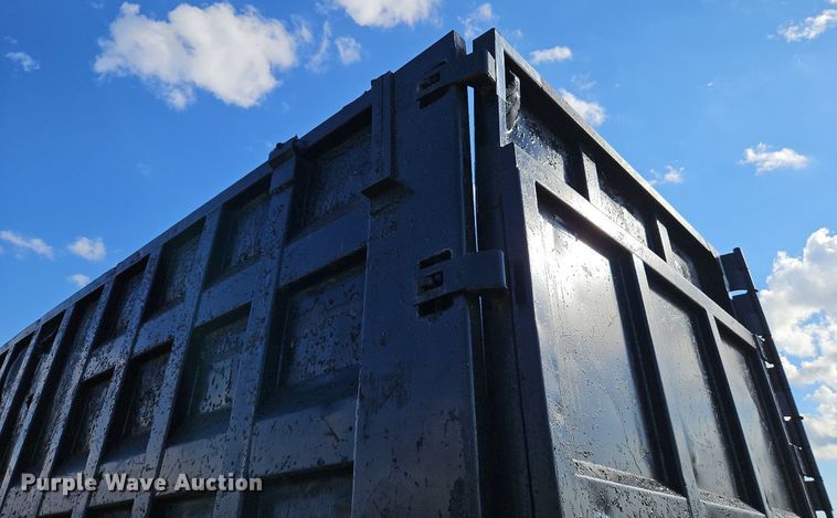 image for item DP2483 1996 Steco SEC38696  refuse trailer