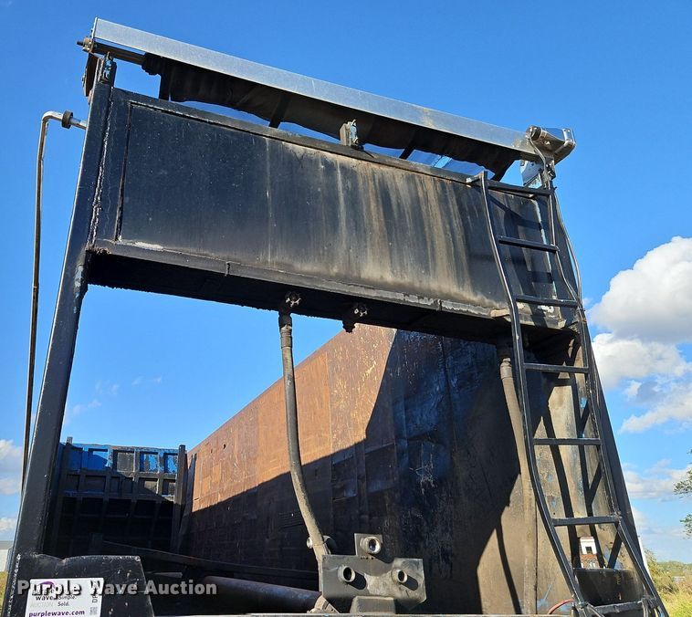 image for item DP2484 1996 Steco SEC38696  refuse trailer