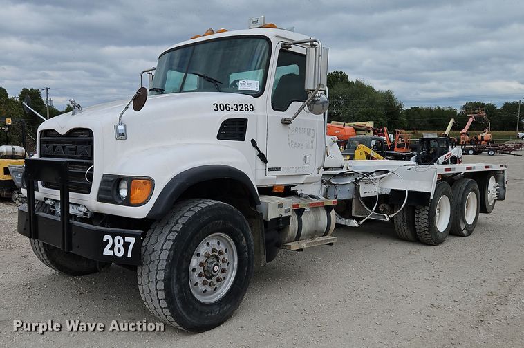 image for item DP2509 2005 Mack CV713  truck chassis