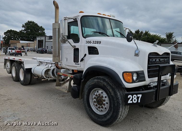 image for item DP2509 2005 Mack CV713  truck chassis