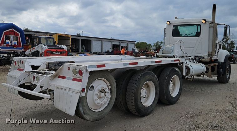 image for item DP2509 2005 Mack CV713  truck chassis