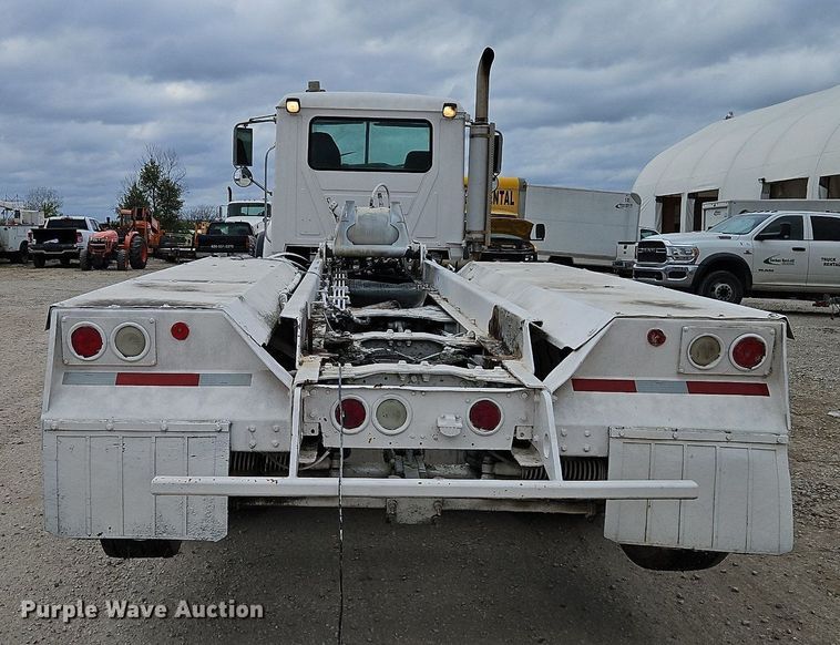 image for item DP2509 2005 Mack CV713  truck chassis