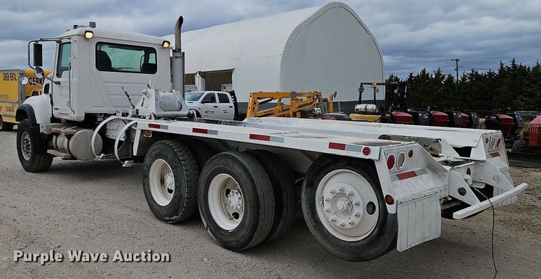 image for item DP2509 2005 Mack CV713  truck chassis