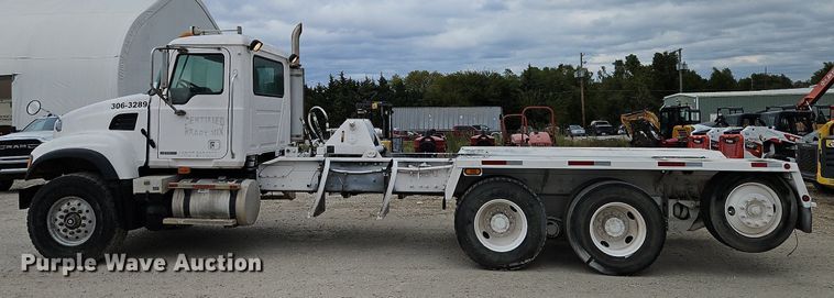 image for item DP2509 2005 Mack CV713  truck chassis