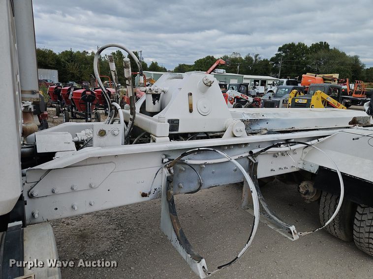 image for item DP2509 2005 Mack CV713  truck chassis