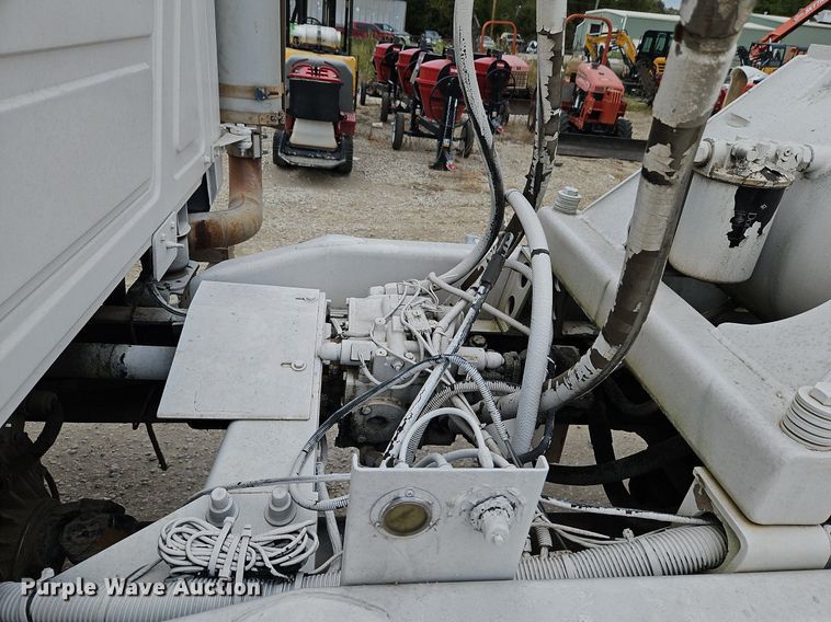 image for item DP2509 2005 Mack CV713  truck chassis