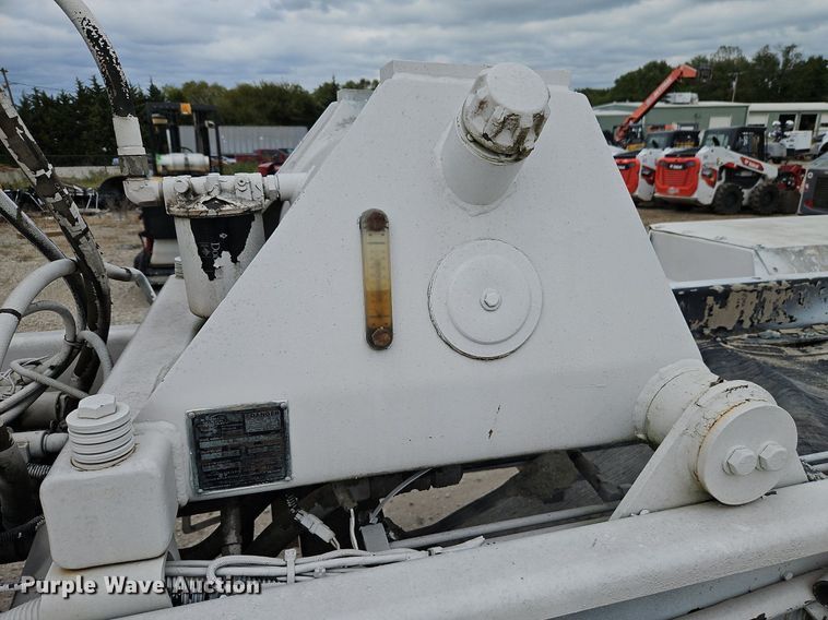 image for item DP2509 2005 Mack CV713  truck chassis