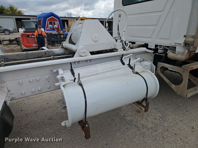 image for item DP2509 2005 Mack CV713  truck chassis