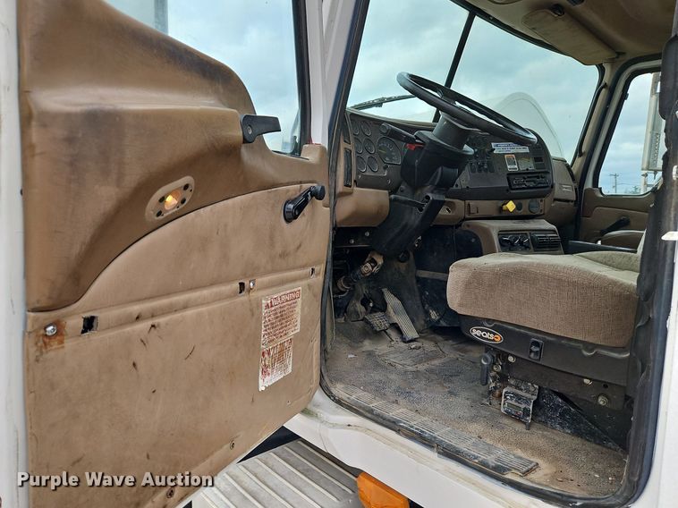 image for item DP2509 2005 Mack CV713  truck chassis