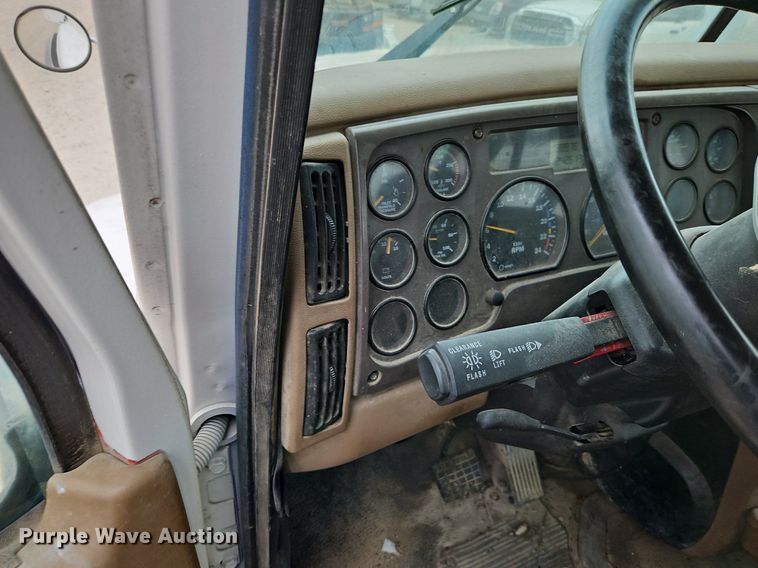 image for item DP2509 2005 Mack CV713  truck chassis