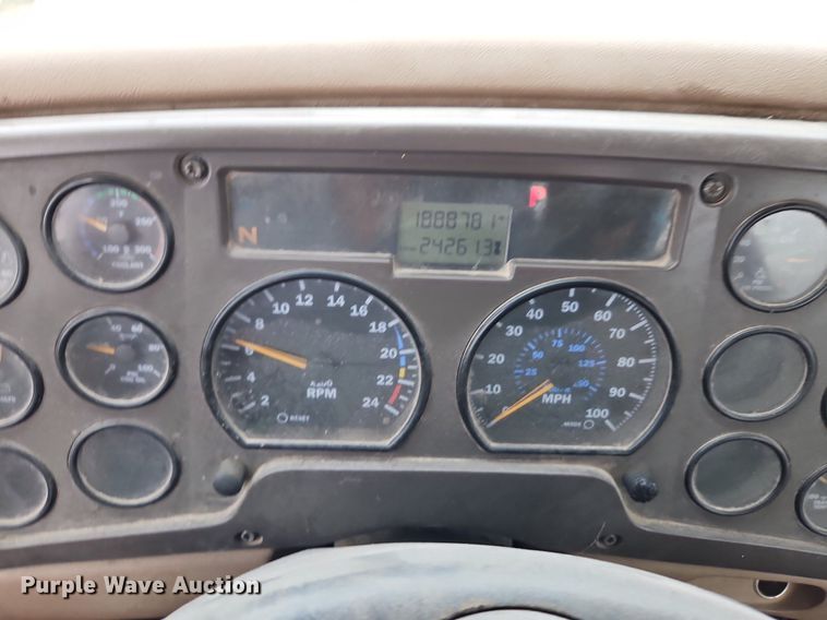 image for item DP2509 2005 Mack CV713  truck chassis