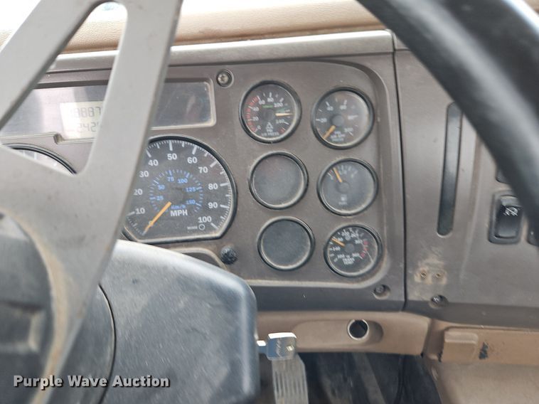 image for item DP2509 2005 Mack CV713  truck chassis