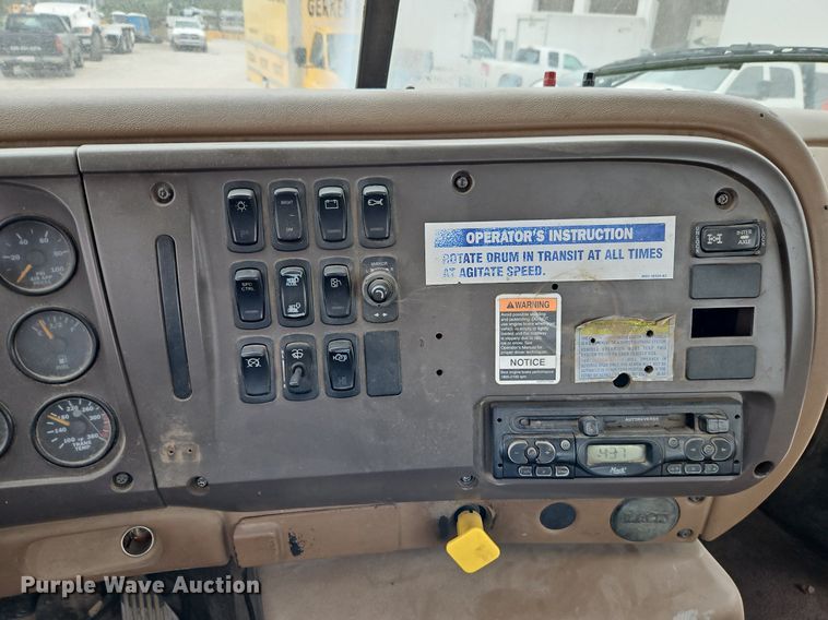 image for item DP2509 2005 Mack CV713  truck chassis