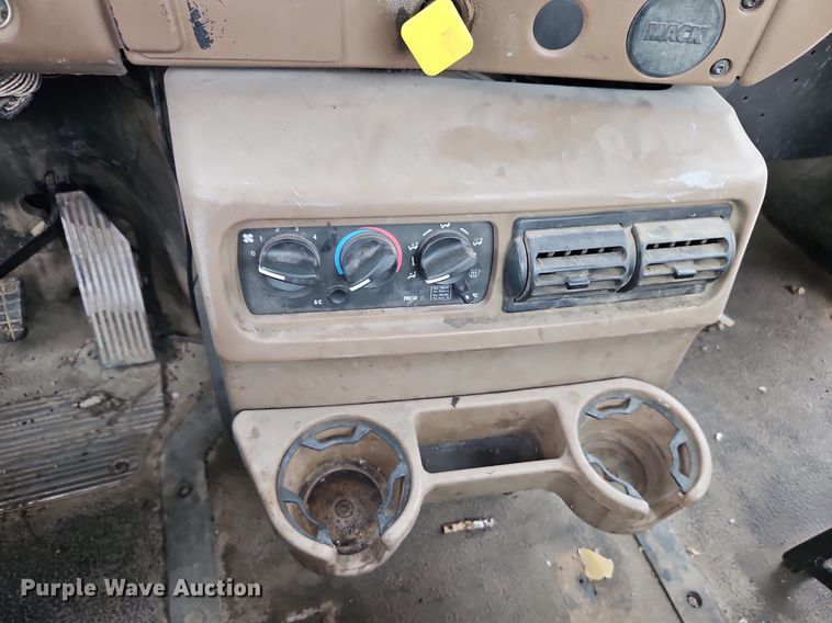 image for item DP2509 2005 Mack CV713  truck chassis