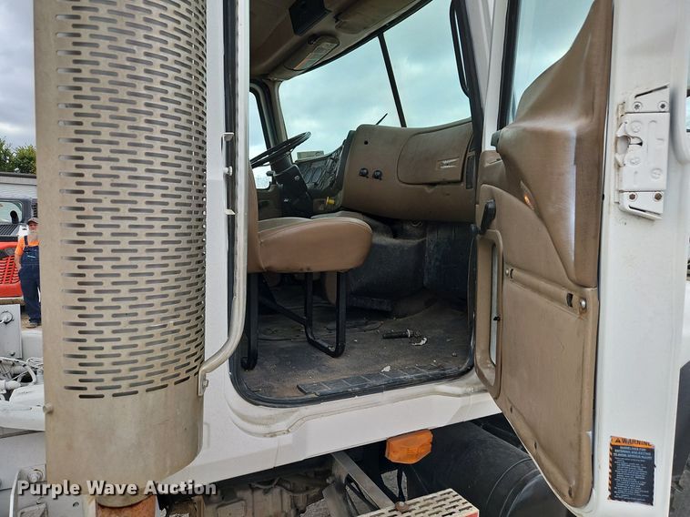 image for item DP2509 2005 Mack CV713  truck chassis