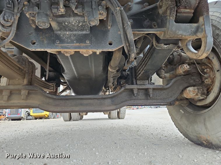 image for item DP2509 2005 Mack CV713  truck chassis