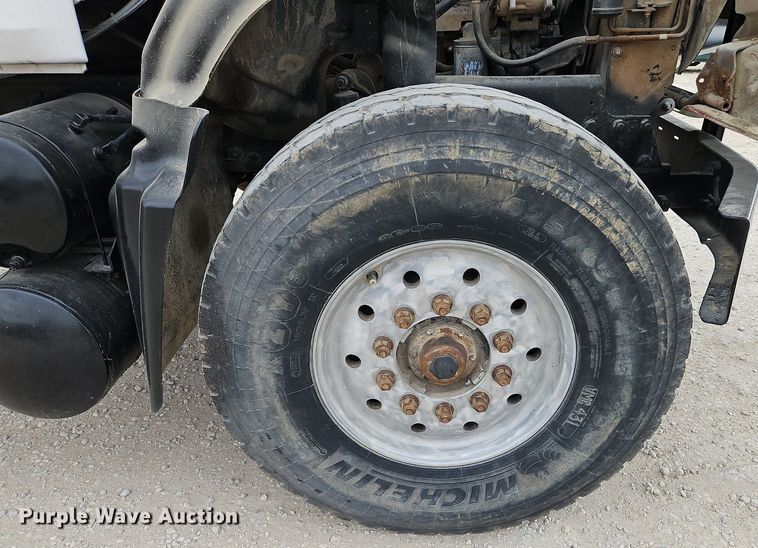 image for item DP2509 2005 Mack CV713  truck chassis