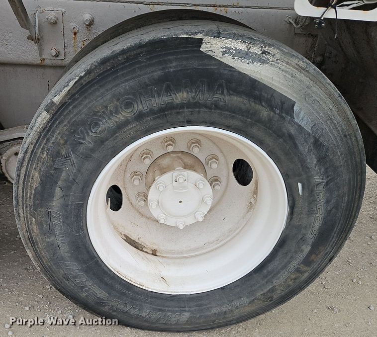 image for item DP2509 2005 Mack CV713  truck chassis