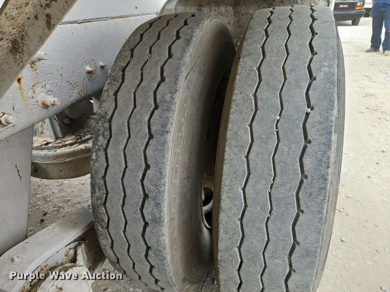 image for item DP2509 2005 Mack CV713  truck chassis